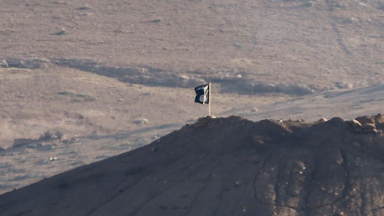 Die Flagge des IS steht auch für die grausame Härte, mit der die Islamisten gegen alles vorgehen, was nicht in ihr Weltbild passt.