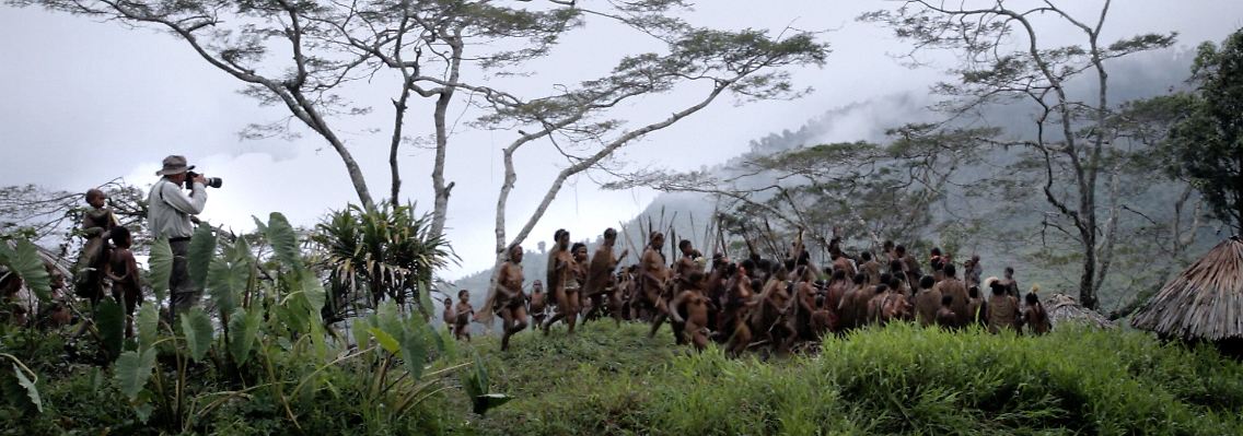 Das Salz der Erde_Sebastião Salgado bei den Yali in Papua.jpg