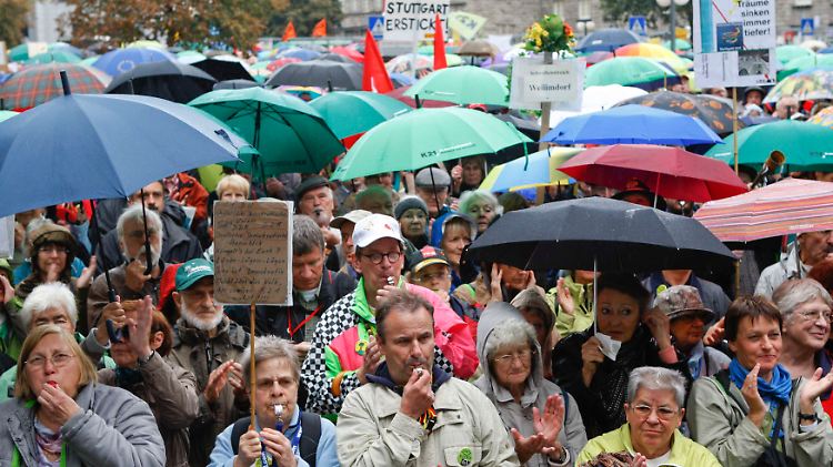 Die Proteste verhallen auch nach dem Gesprächsangebot nicht.