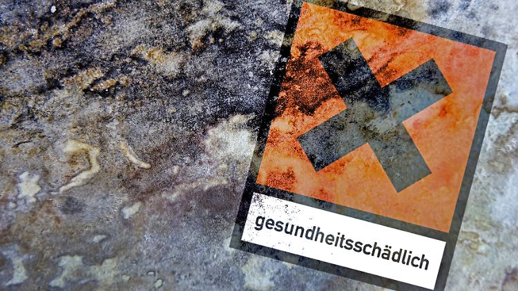Schimmel macht sich oft an den Außenwänden breit, oder an Stellen, an denen die Luft schlecht zirkulieren kann.