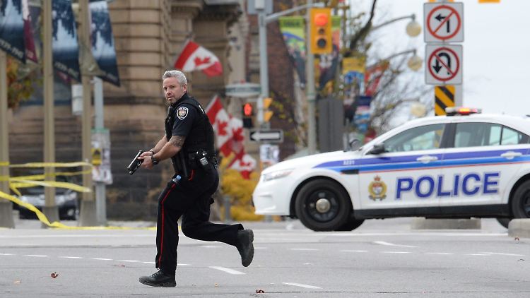 Unklar ist bislang, ob es weitere Schützen gibt - oder ob die Polizei in Ottawa derzeit ein Phantom jagt.