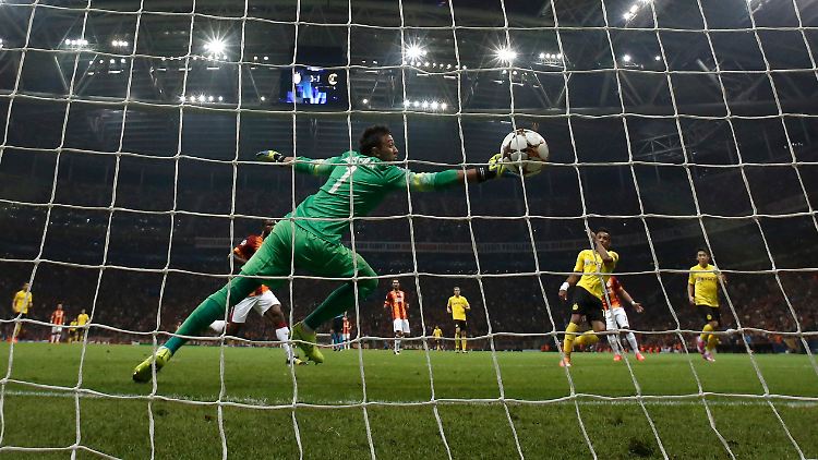 Pierre-Emerick Aubameyang leitete den 4:0-Sieg von Borussia Dortmund bei Galatasaray Istanbul mit einem Doppelpack ein.