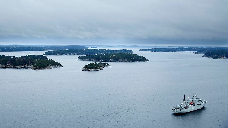 Die Schweden finden kein U-Boot in den Schären und brechen die Suche nun ab.