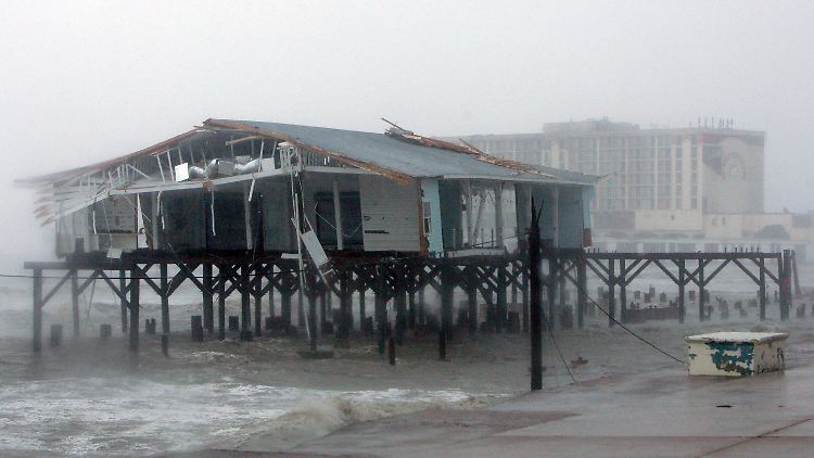 2008 zieht Hurrikan Ike über das texanische Galveston. Im gleichnamigen Buch hat der Wirbelsturm eine reinigende, erlösende Wirkung.