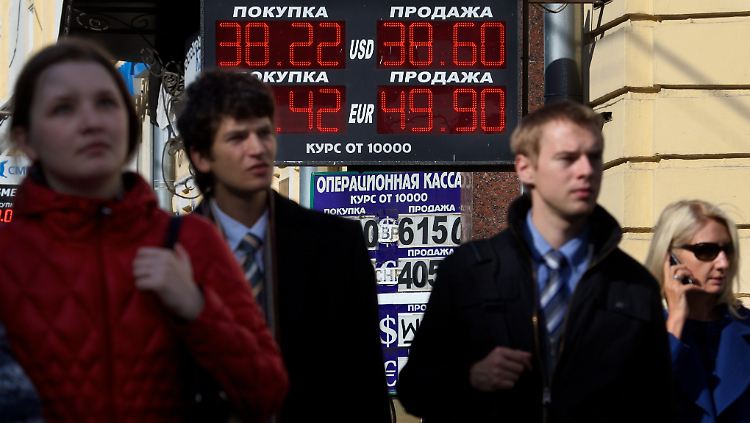 Wechselstube in Moskau: Der Rubel hatte zuletzt dramatisch an Wert verloren. 