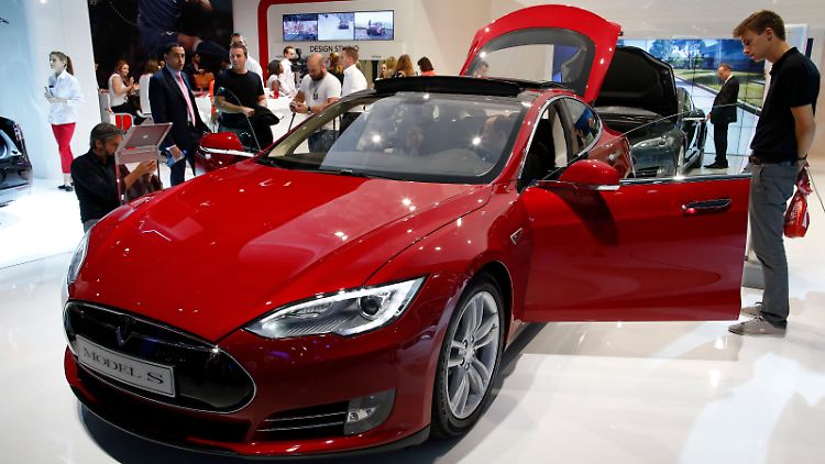 Der Tesla Model S ist laut dem Unternehmen die erste elektrisch angetriebene Limousine der Premium-Klasse.