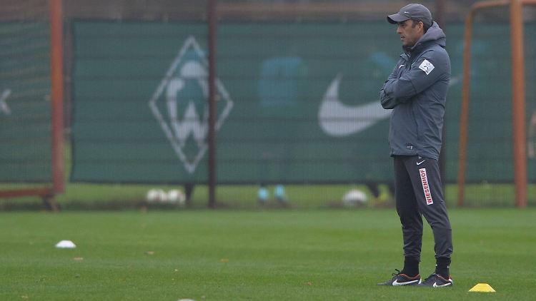 Wohl sein letzter Auftritt als Werder-Trainer: Robin Dutt beim morgendlichen Auslaufen.