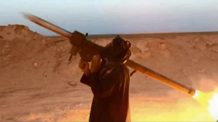 In diesem Propagandavideo demonstriert ein IS-Kämpfer den Umgang mit einem chinesischen FN-6-Manpad.