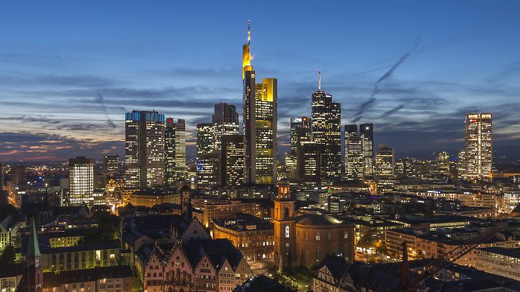 Die Commerzbank ist die erste der europäischen Banken, die Strafzinsen einführen wird.