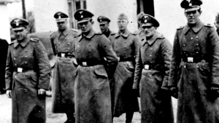 Rund 1000 Alt-Nazis fanden einen neuen Job bei der CIA. Das Foto zeigt Wachsoldaten des Todeslagers Belzec in Polen. 