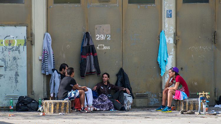 Die Zahl der Flüchtlinge in Deutschland ist derzeit so hoch, dass einige Kommunen keine angemessenen Unterkünfte mehr für sie haben.