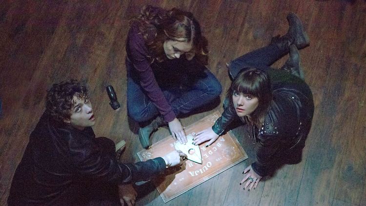 In "Ouija" geben zahlreiche Nachwuchsdarsteller ihr Debüt.