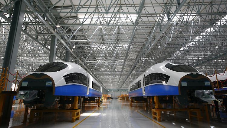 Der chinesische Hochgeschwindigkeitszug CRH 380 A  wird von CSR entwickelt und gebaut.