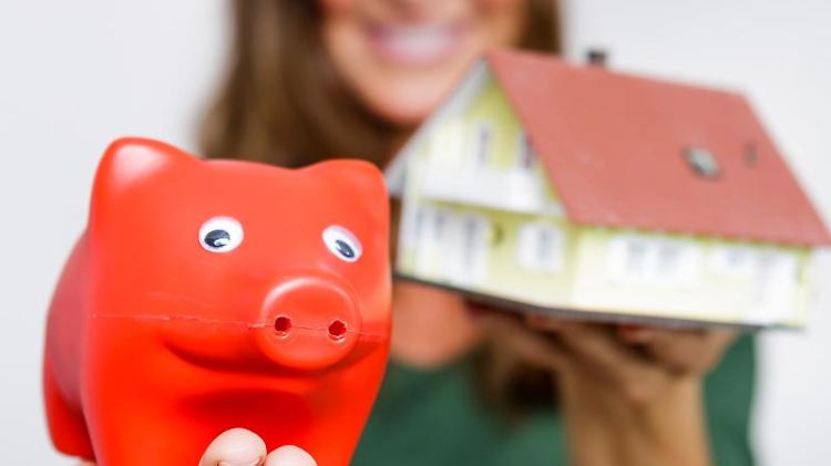 Bei einem Immobilienkredit kommt es nicht nur auf die Höhe der Zinsen an. Wichtig ist auch, dass Eigentümer flexibel bleiben, zum Beispiel bei der Tilgung.