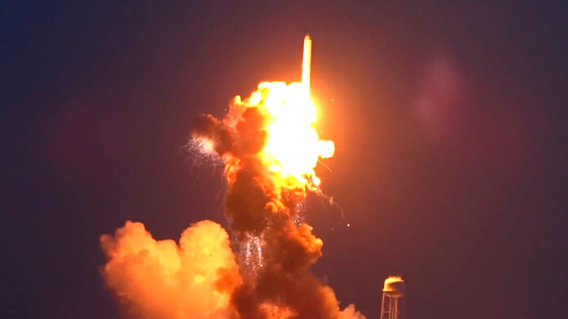 2014-10-29T040402Z_1841354165_GM1EAAT0XH801_RTRMADP_3_SPACE-ORBITAL.JPG7176099095686856117.jpg