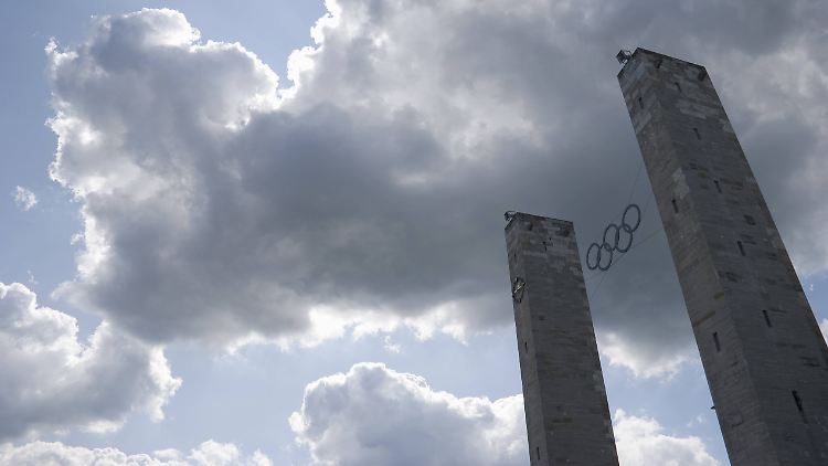 Die Olympischen Ringe am Olympiastadion in Berlin.
