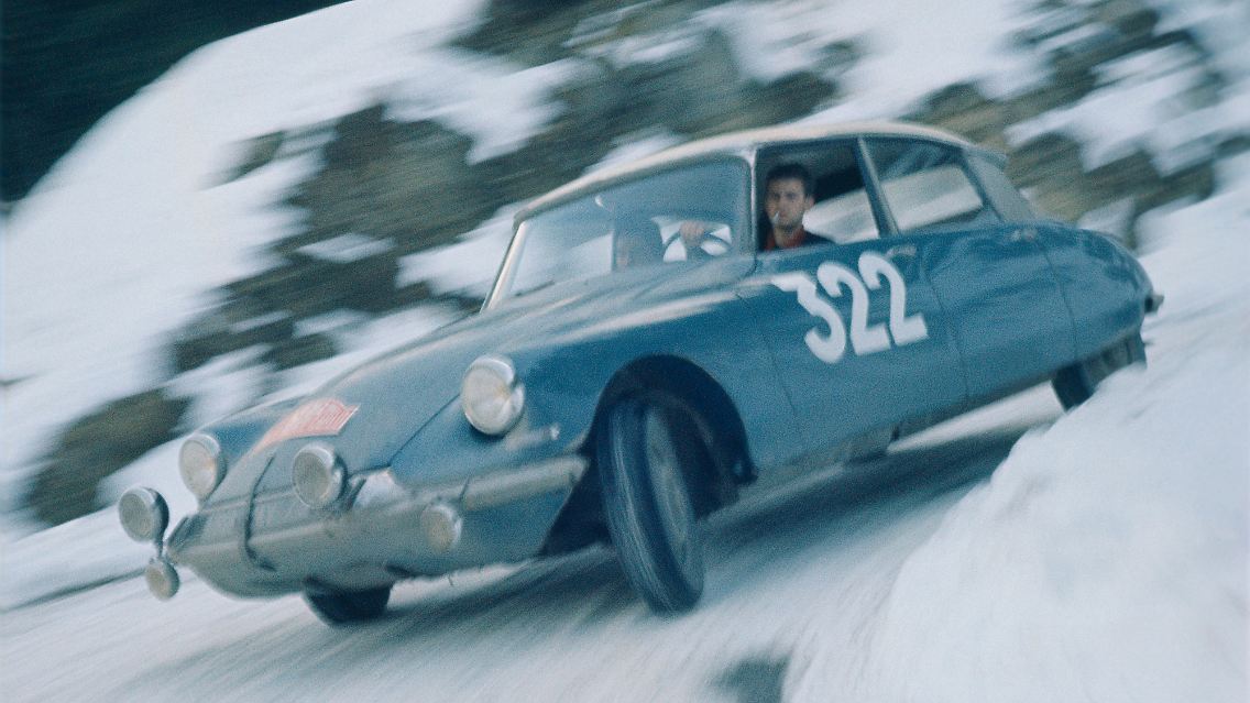 ... Citroen DS 21, die zwar auf die Überholspur deutscher Autobahnen abonniert waren, ...