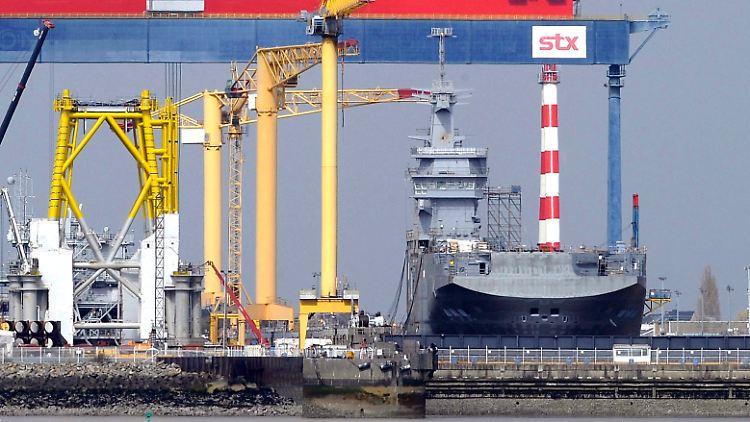 Sobald die "Wladiwostok" übergeben wurde, soll die "Sewastopol" zu Wasser gelassen werden.