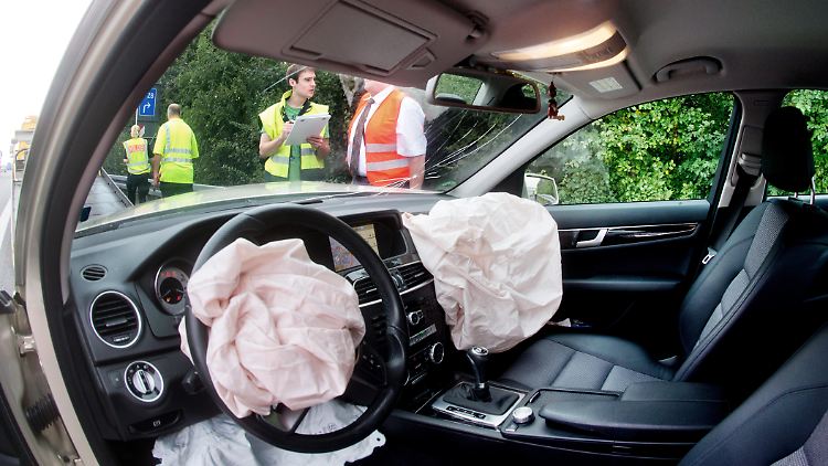Bei defekten Airbags besteht die Gefahr, dass sie sich entweder ungeplant öffnen oder bei einem Unfall nicht aufblasen.