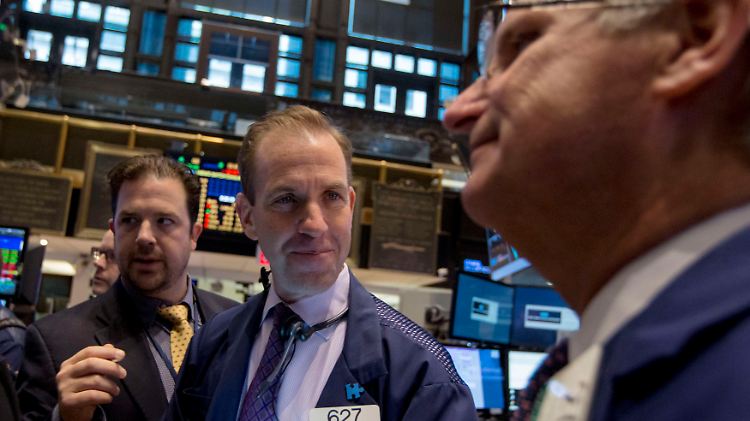 "Die Wünsche und Hoffnungen vieler Anleger wurden erfüllt, nach dem Ende der Anleiheaufkäufe der US-Notenbank tritt nun eine andere Notenbank geldpolitisch aufs Gaspedal."