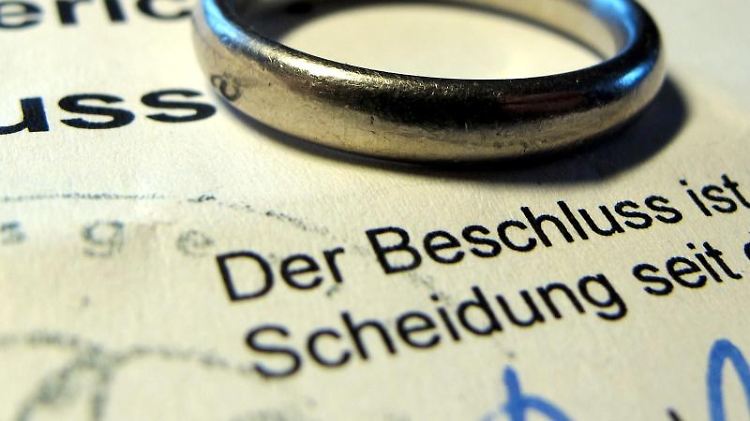 Bei einer Scheidung leidet nicht nur das Herz, sondern meist auch der Geldbeutel der Betroffenen - schön, wenn sich an den Kosten der Fiskus beteiligt.