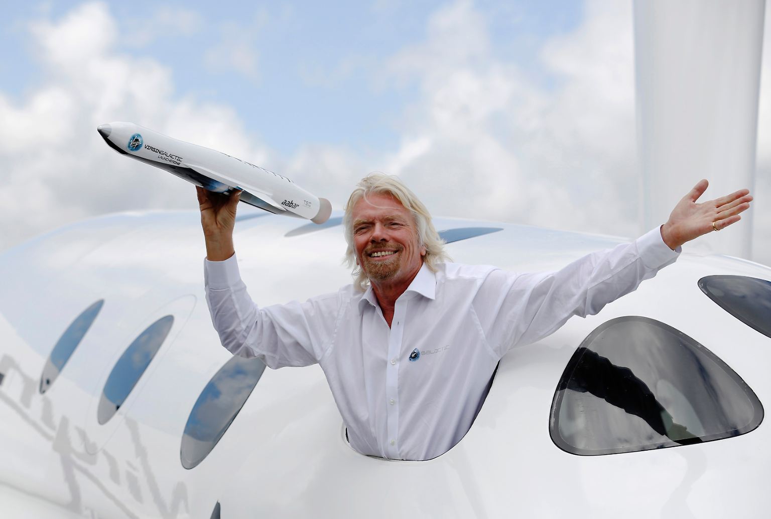 Er gilt als exzentrischer Milliardär mit visionären Ideen: Sir Richard Branson hat im Musik- und Flug-Geschäft genügend Geld verdient, um dem Tourismus ein komplett neues Luxus-Segment zu erschließen.