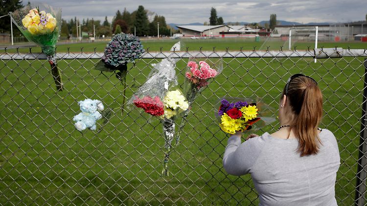 Nach dem jüngsten Amoklauf in Marysville trauern die Angehörigen um die Opfer.