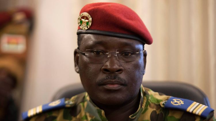 Isaac Zida wurde von der Militärführung zum neuen Staatsoberhaupt ernannt.