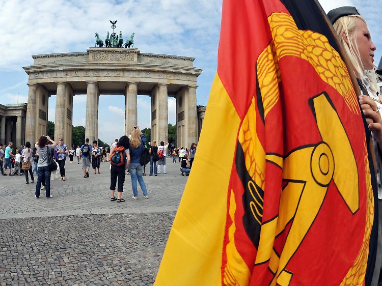 Die, die heute nach der Mauer rufen, müssen wissen, dass sie an dieser Stelle bis 1989 nicht stehen und gehen durften.