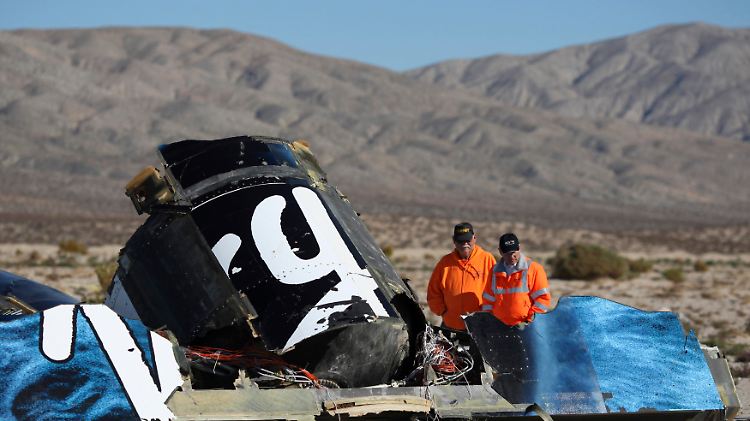 Die Wrackteile von "SpaceShipTwo" liegen in der Mojave-Wüst verstreut.