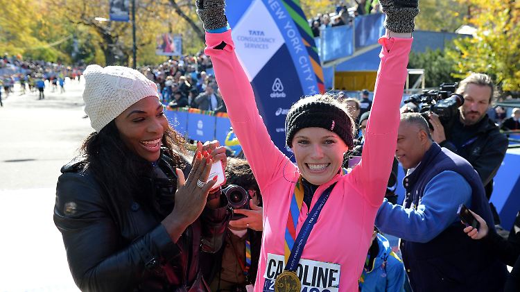 Auf dem Tennisplatz sind sie Konkurrentinnen, an der Marathonstrecke Freundinnen: Caroline Wozniacki (r) und Serena Williams (l).