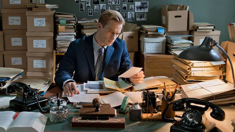 "Im Labyrinth des Schweigens": Der junge Staatsanwalt Johann Radmann (Alexander Fehling) bei seiner Recherche nach Nazi-Verbrechern.