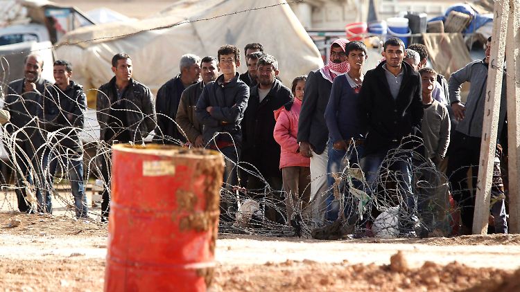 Flüchtlinge aus Syrien an der Grenze zur Türkei.