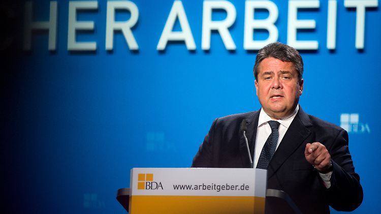 Wirtschaftsminister Sigmar Gabriel (SPD) warnte davor, die Frauenquote als bürokratisches Hindernis zu sehen.