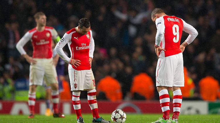 Lukas Podolski beim letzten Anstoß. Da hatte Arsenal aus einem 3:0 ein 3:3 gemacht.