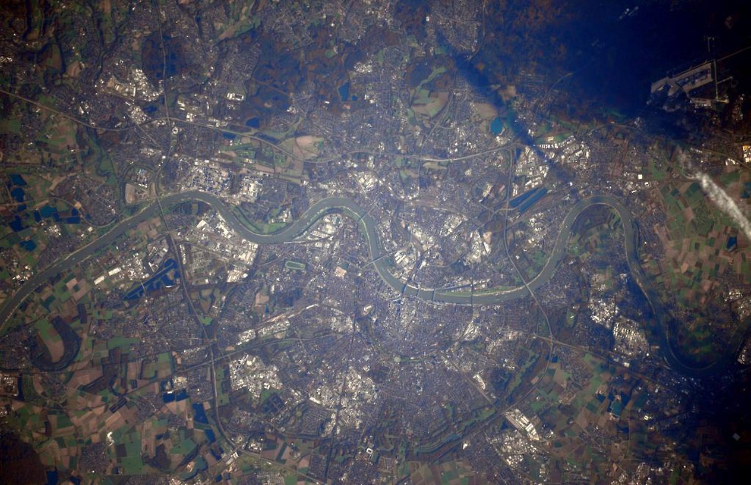"Wenn alles nach Plan läuft, bin ich in einer Woche genau hier", twitterte Astronaut Alexander Gerst am 3. November 2014, als er mit der ISS über Köln flog.