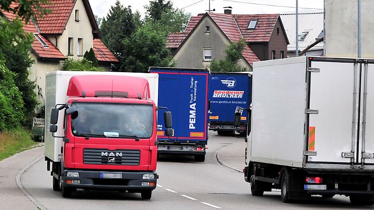 Ausweichen auf Landstraßen soll künftig teuer werden.