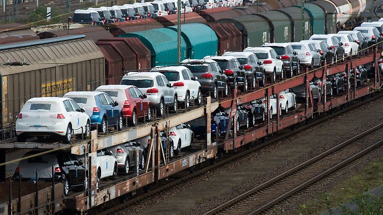 Eigentlich ist die Autoindustrie auf Güterzüge angewiesen - doch auf den Streik haben sich die Hersteller vorbereitet. 