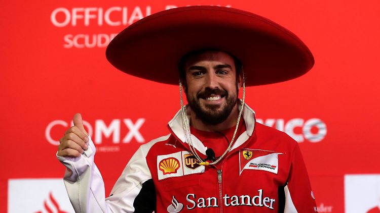Noch-Ferrari-Pilot Fernando Alonso genießt, dass er die Formel 1 in Atem halten kann.