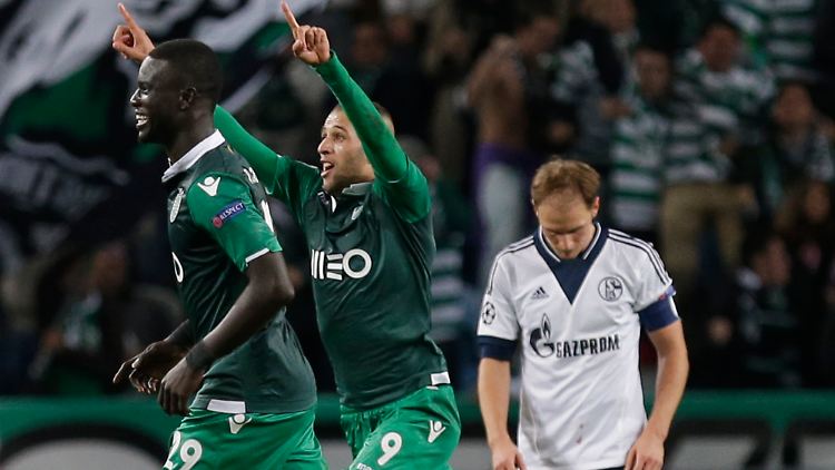 Ratlos: Benedikt Höwedes konnte die Schalke-Abwehr nicht entscheidend stabilisieren.