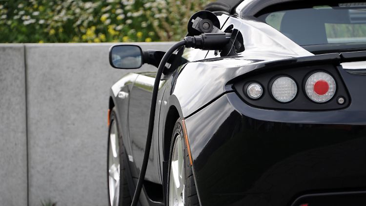Abgasfreier Fahrspaß: Umweltbewusstsein und Beschleunigung gehen bei Tesla Hand in Hand.