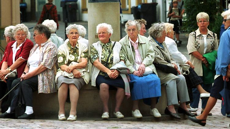 Im Jahr 2050 wird jeder dritte Bundesbürger 60 Jahre oder älter sein, heute ist es jeder vierte.