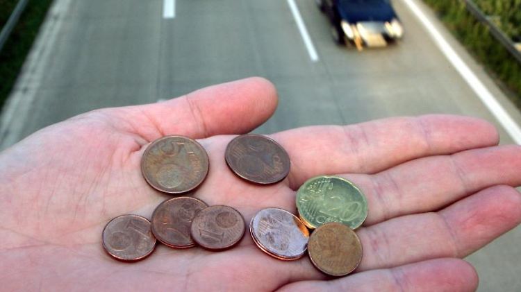 Wer aus beruflichen Gründen zwischen zwei Wohnungen pendeln muss, kann sich meist einen Teil der Kosten über die Steuererklärung zurückholen.