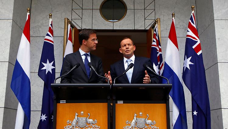 Rutte (l.) und Abbott in Canberra: Die meisten der MH17-Opfer waren Niederländern und Australier.