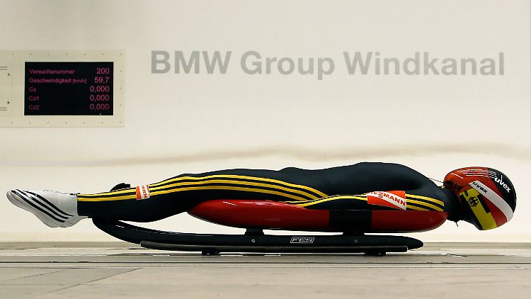 Windschnittig in die Zukunft: Im Münchener Technologie-Zentrums forschen BMW-Techniker an der perfekten Silhouette - im Wintersport wie im Autobau.
