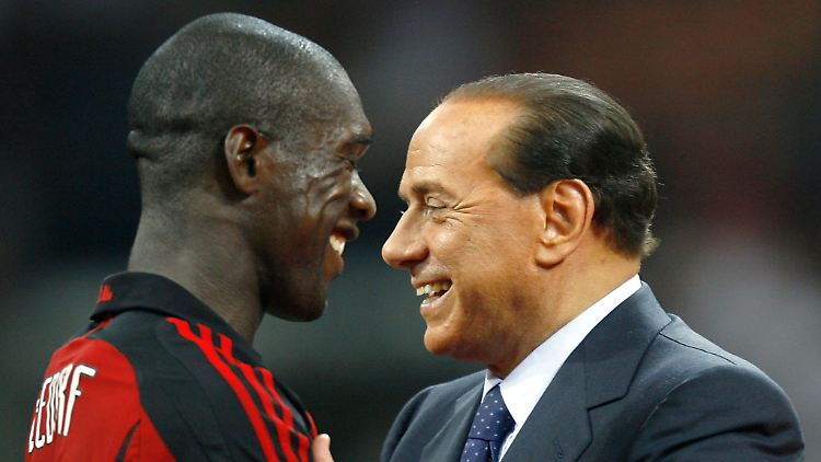 Mit dem niederländischen Spieler Clarence Seedorf (l.) gewann der AC Mailand unter anderem die Champions League.