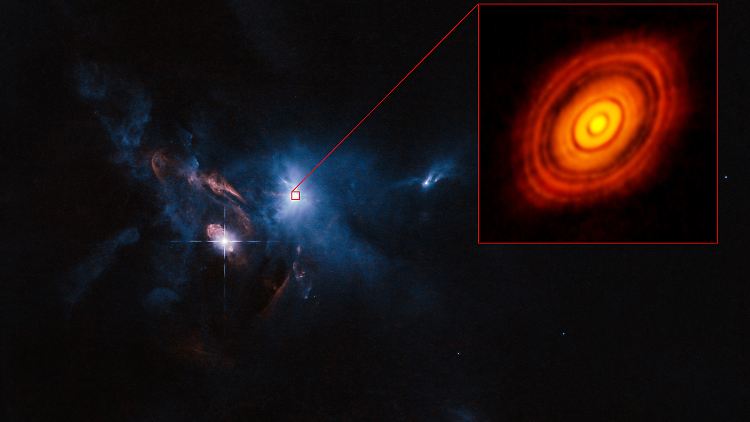 Kompositaufnahme des jungen Sterns HL Tauri und seiner Umgebung, die Daten von Alma (vergrößerte Box oben) und des NASA/ESA Hubble Space Telescopes: Es ist die erste Aufnahme von Alma, in der die Schärfe des Bildes die normalerweise erreichte Schärfe des Hubble-Weltraumteleskops übertrifft.