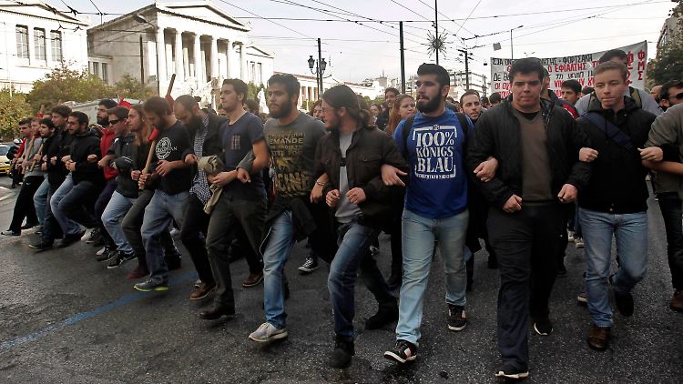 Eines ist sicher: Sie haben genug von der Krise - Schüler- und Studentendemo am Donnerstag in Athen.