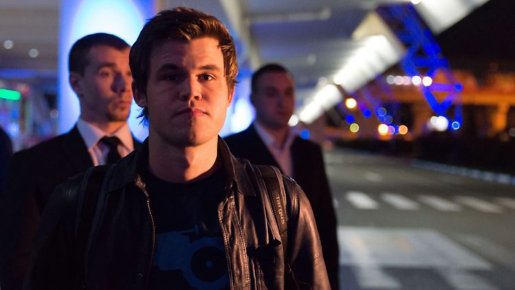 Magnus Carlsen bei seiner Ankunft am Adler Airport in Sotschi.