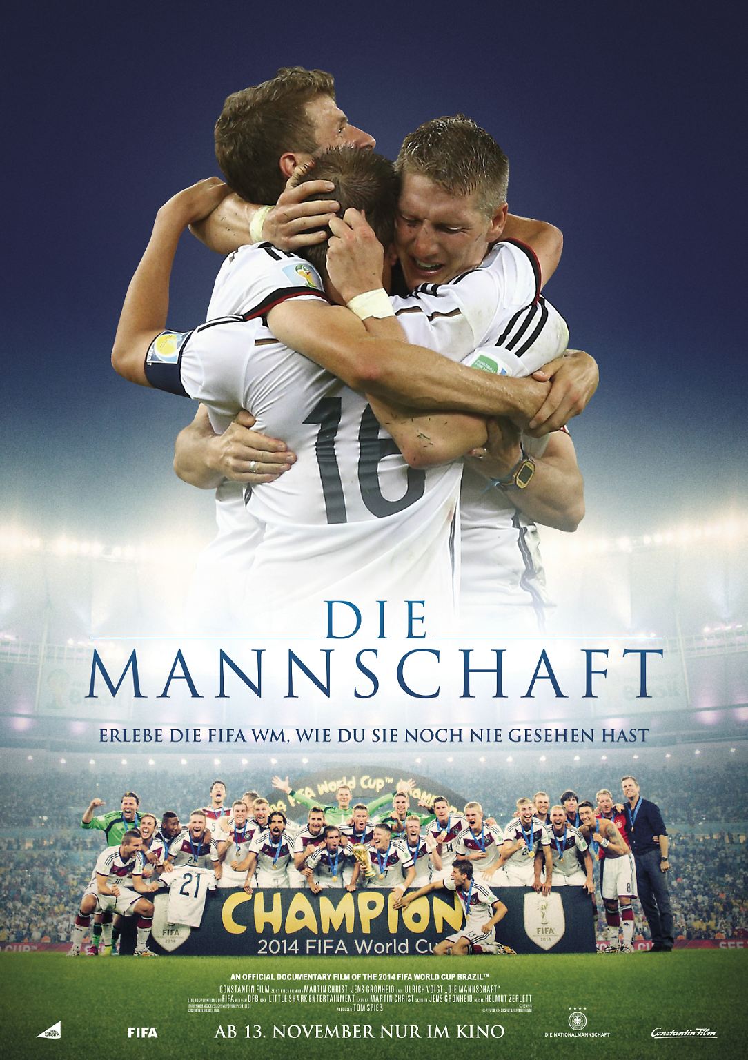 Das sind sie, die deutschen Fußballweltmeister. Thomas Müller, Philipp Lahm und Bastian Schweinsteiger selig vereint.